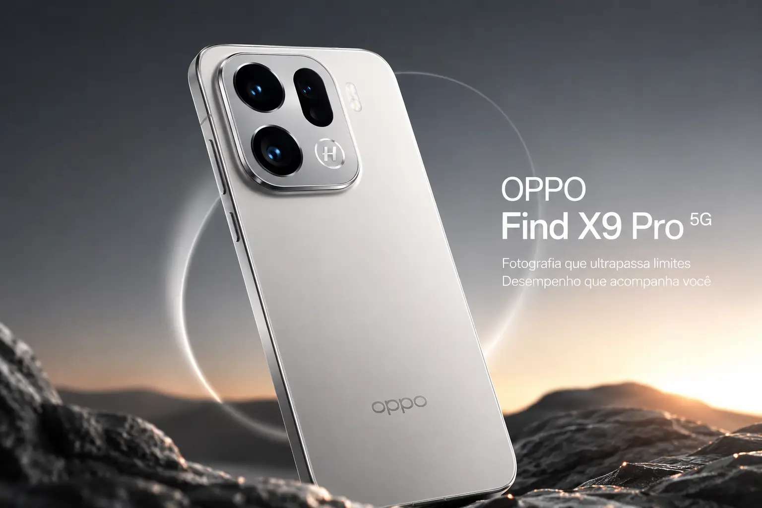 Imagem destacada do OPPO Find X9 Pro 5G na cor branca, exibindo o design premium, o módulo de câmeras desenvolvido em parceria com a Hasselblad e acabamento sofisticado, com destaque para o sistema fotográfico avançado e o processador MediaTek Dimensity 9500.