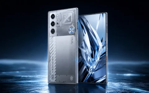 REDMAGIC 11S Pro Subzero prata transparente visto de frente e de costas em uma composição tecnológica realista.